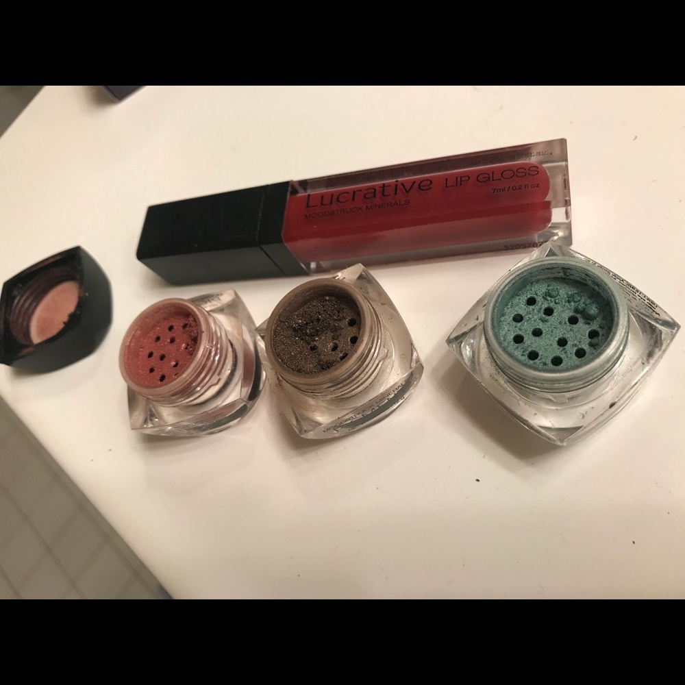 Younique Lipgloss and shadow pigments